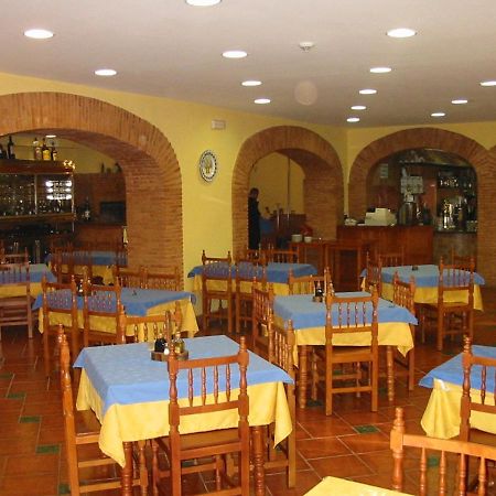 Hostal-Restaurante El Paisano Guadalema de los Quinteros Kültér fotó