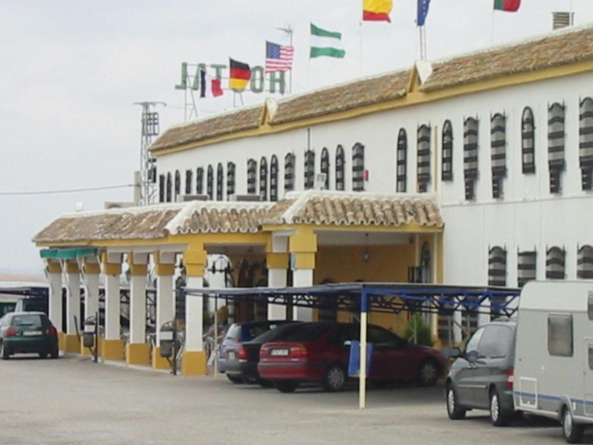 Hostal-Restaurante El Paisano Guadalema de los Quinteros Kültér fotó