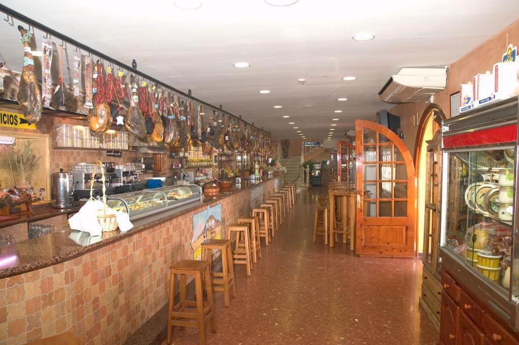 Hostal-Restaurante El Paisano Guadalema de los Quinteros Kültér fotó
